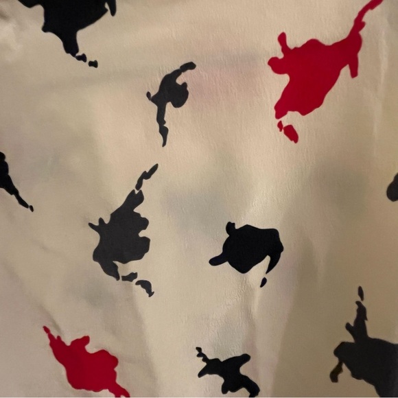 Ellen Tracy Silk Top with Graphic Print - Picture 3 of 6